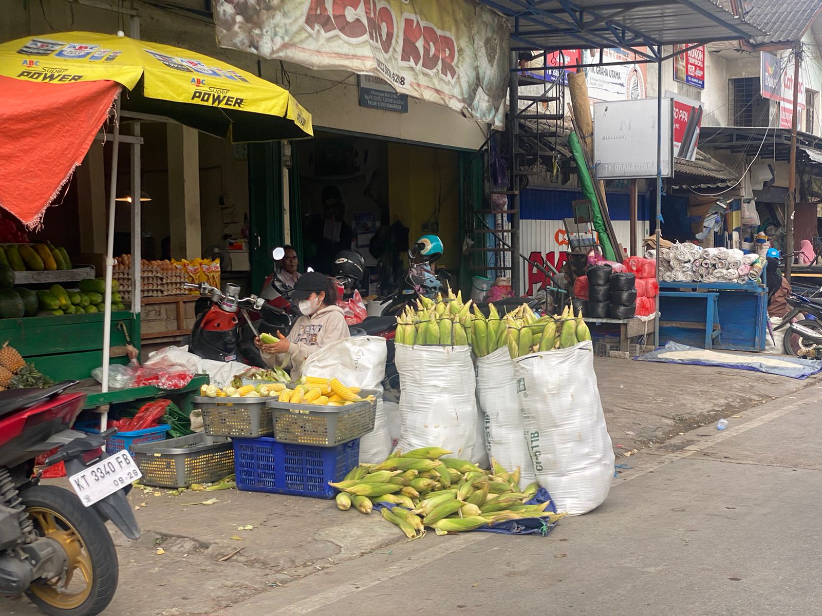 Pedagang di Pasar Segiri, Samarinda. (Foto: Yah/Klausa)