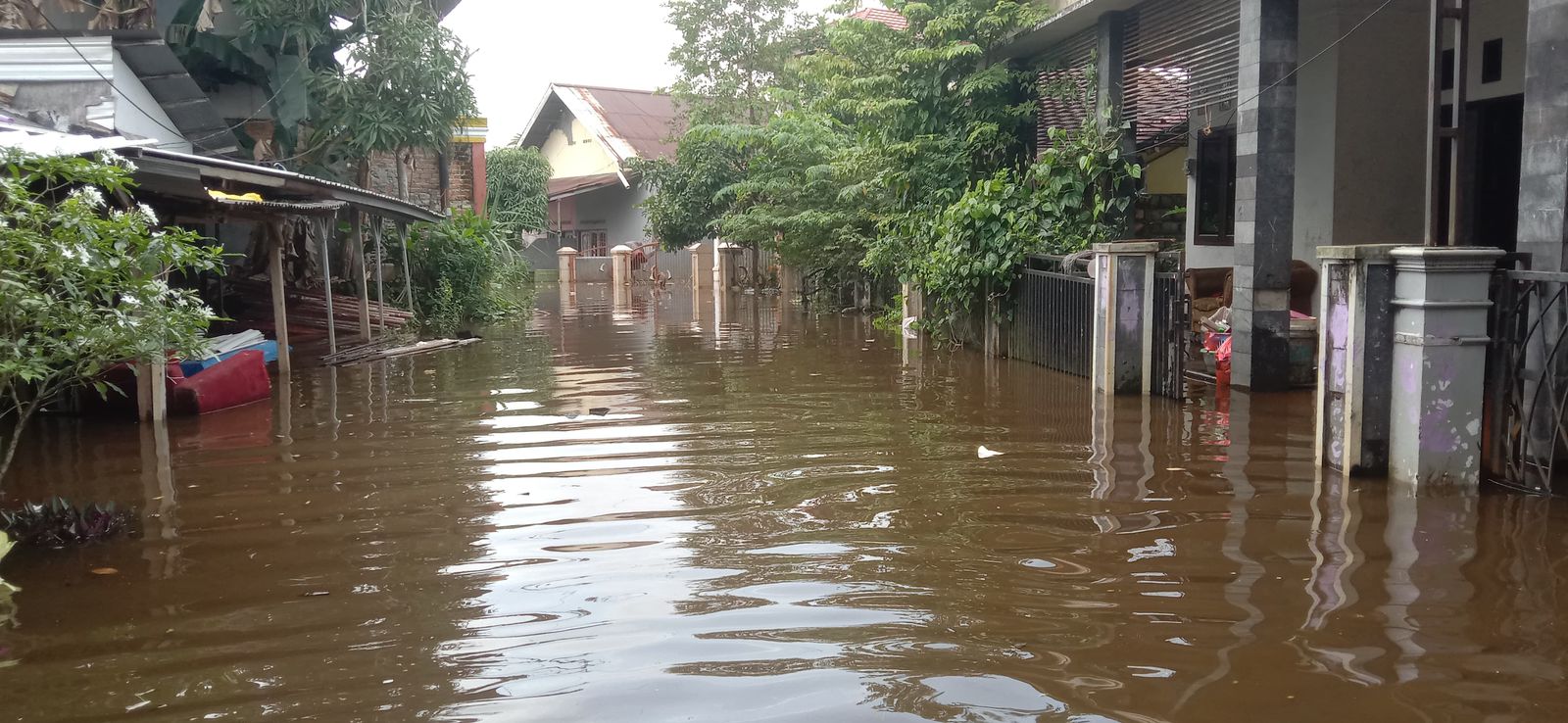 Kondisi banjir yang melanda Perumahan Bengkuring Raya, Kota Samarinda. (Foto: Istimewa)