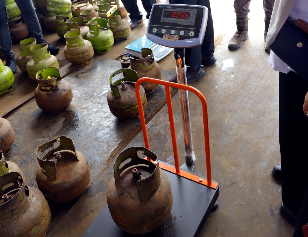 Pemkot Samarinda saat melakukan sidak ke agen gas LPG 3kg. (Foto: Yah/Klausa)