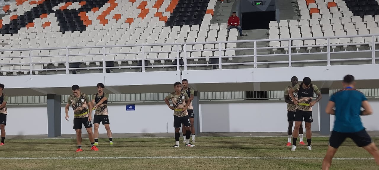 Para pemain Borneo FC saat melakukan latihan jelang pertandingan. (Wan/Klausa)