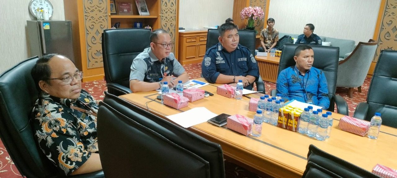 Rapat pembahasan draft pembangunan bandara Ujoh Bilang. (Ist)