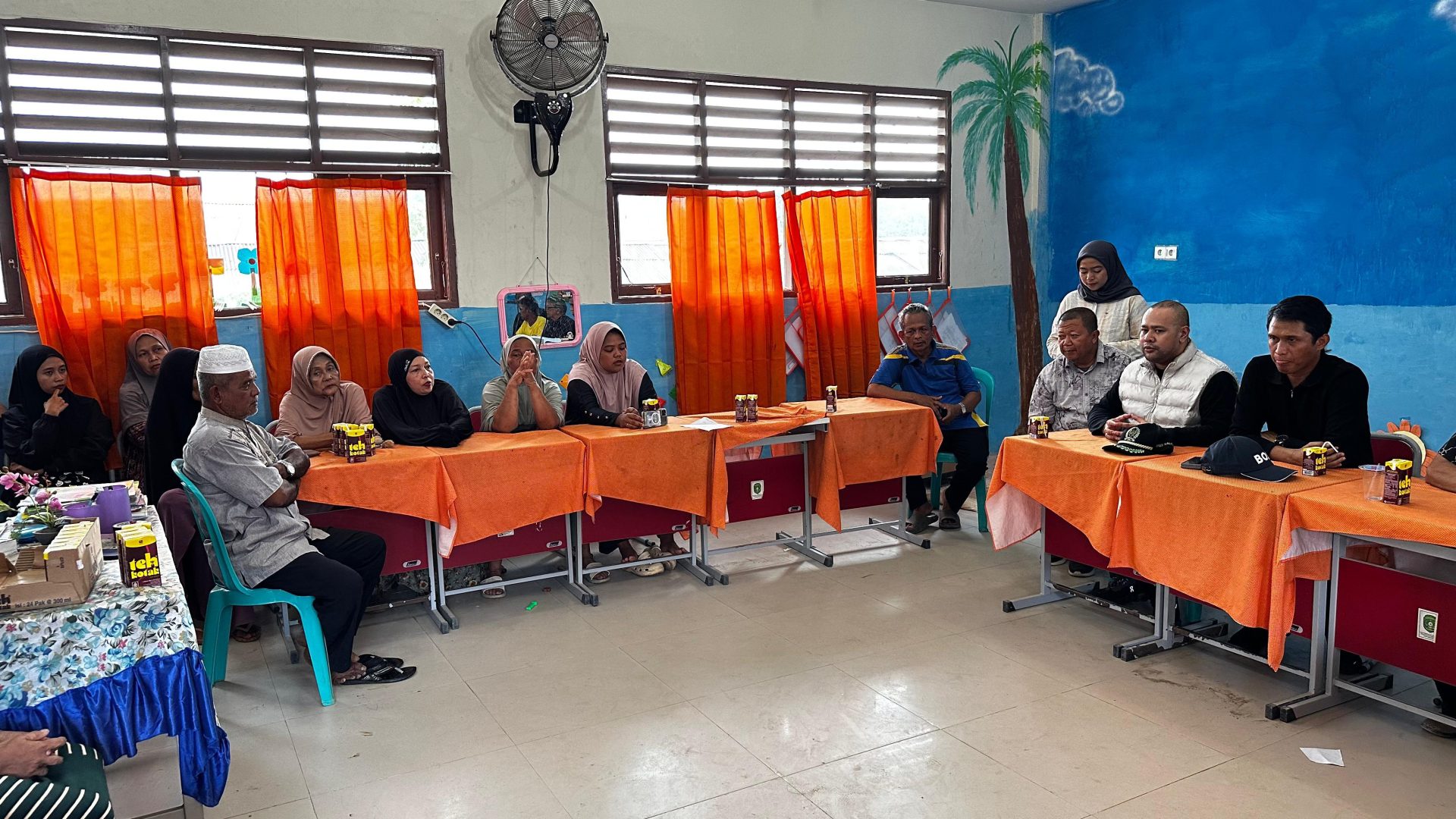 Kunjungan Komisi III DPRD Kaltim di area yang terdampak longsor KM 28 Desa Batuah, dan pertemuan dengan warga yang terdampak.
( Foto : Istimewa )