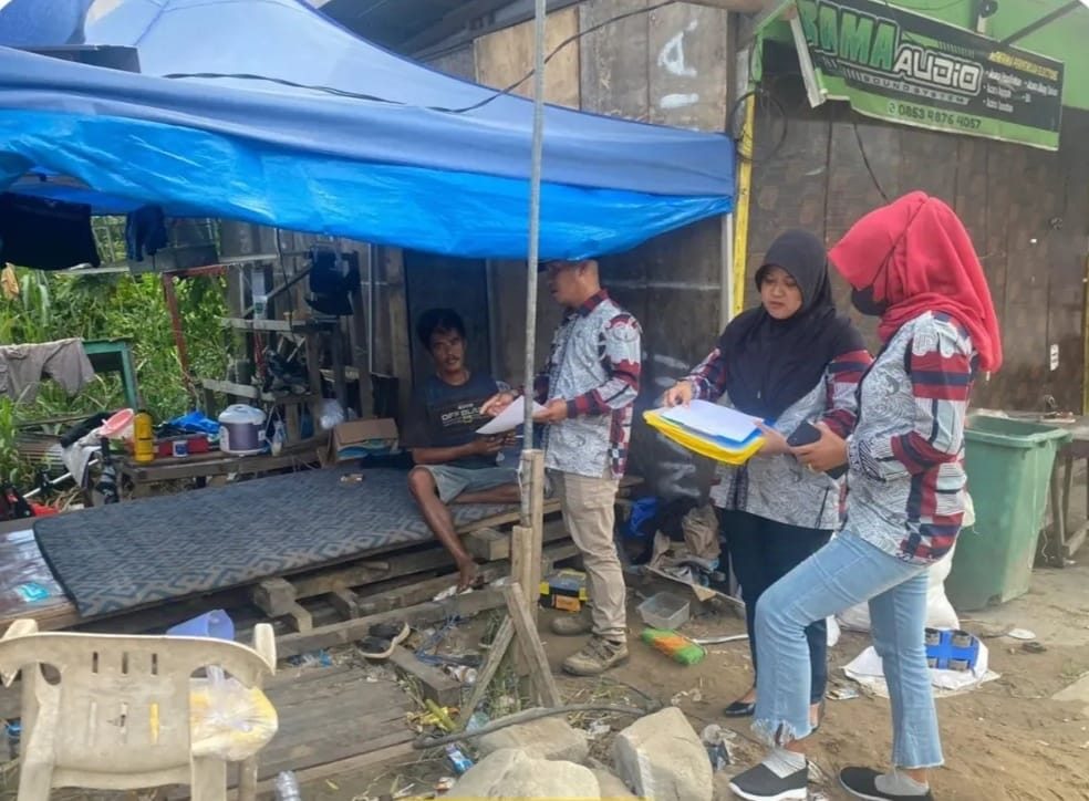 Satpol PP Samarinda Melaksanakan Sosialisasi Surat Edaran Walikota Terkait Kegiatan Usaha Penjualan Hewan Kurban Hari Raya Idul Adha 1446 H
( Foto : Istimewa )