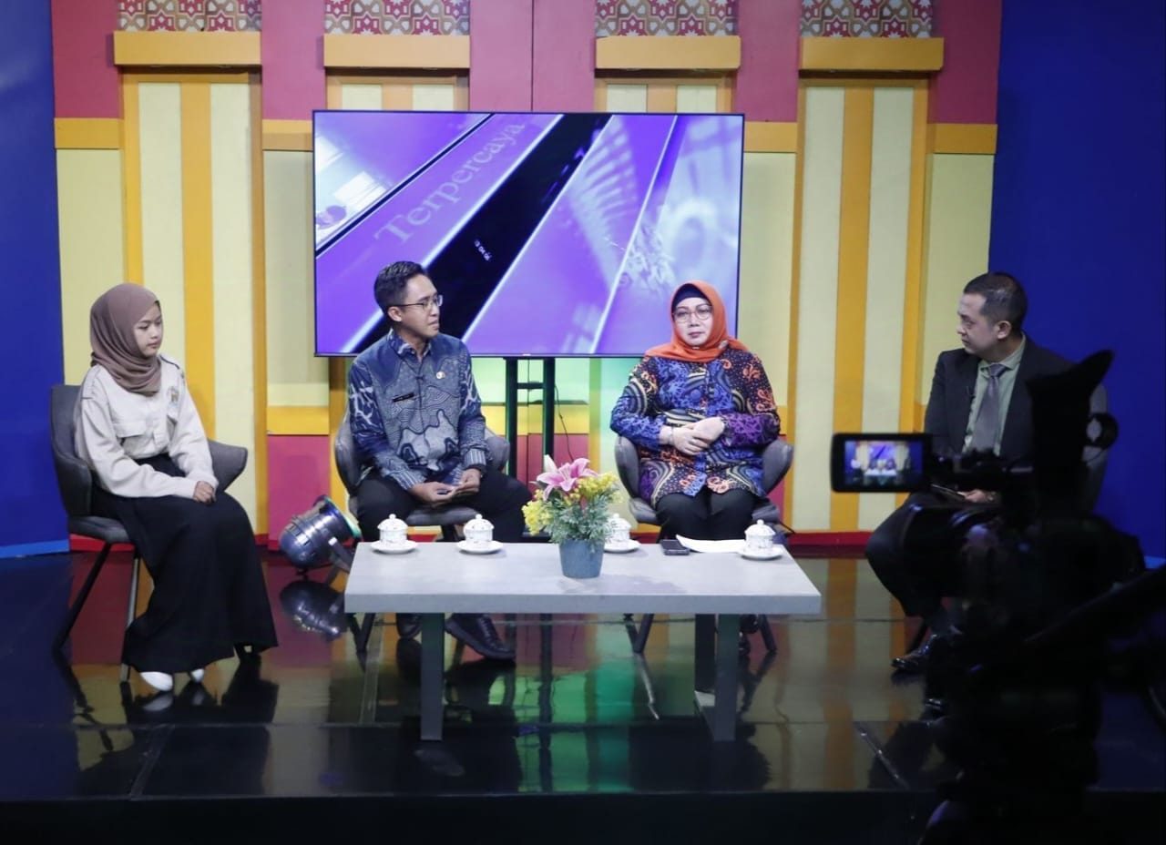 Dialog Publika bertema “Eksploitasi Seksual Anak di Ruang Digital" di studio TVRI Kaltim.
(Foto : Istimewa)