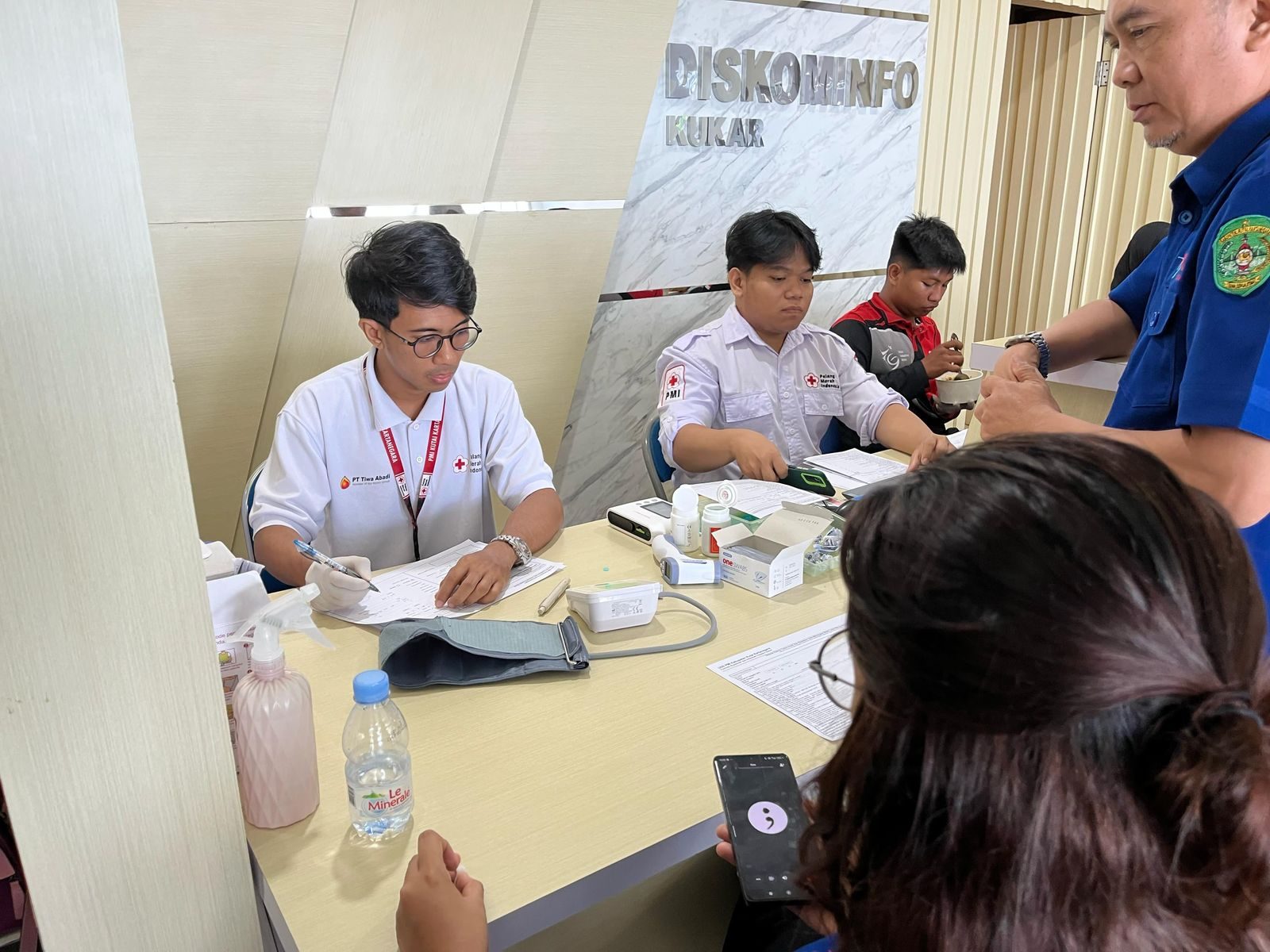 Aksi donor darah yang digelar Diskominfo Kukar. (Foto: Yah/Klausa)