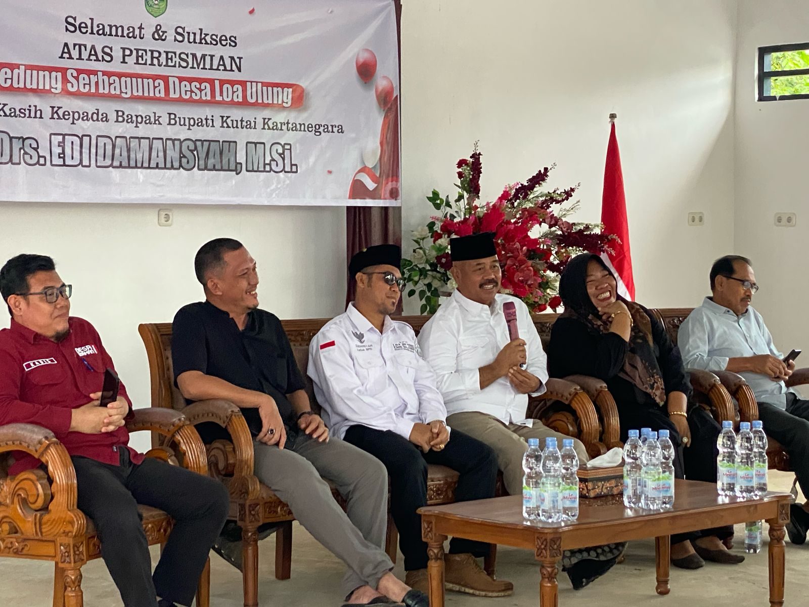 Bupati Kutai Kartanegara (Kukar) Edi Damansyah meresmikan Balai Pertemuan Umum (BPU) di Desa Loa Ulung, Kecamatan Tenggarong Sebrang, pada Jumat (11/4/2025). (Foto: Klausa)