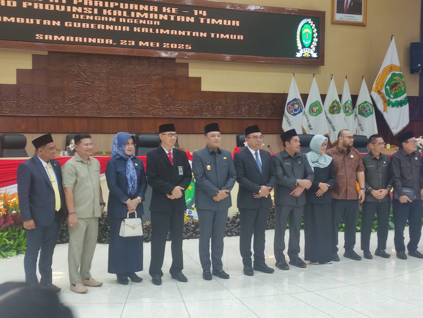 DPRD Kaltim menggelar Rapat Paripurna ke-14 di Gedung B, Kantor DPRD Kaltim, pada Jumat (23/5/2025), dihadiri Wakil Gubernur Kaltim, Seno Aji dan Sekdaprov Kaltim, Sri Wahyuni.
( Foto : Din/Klausa )