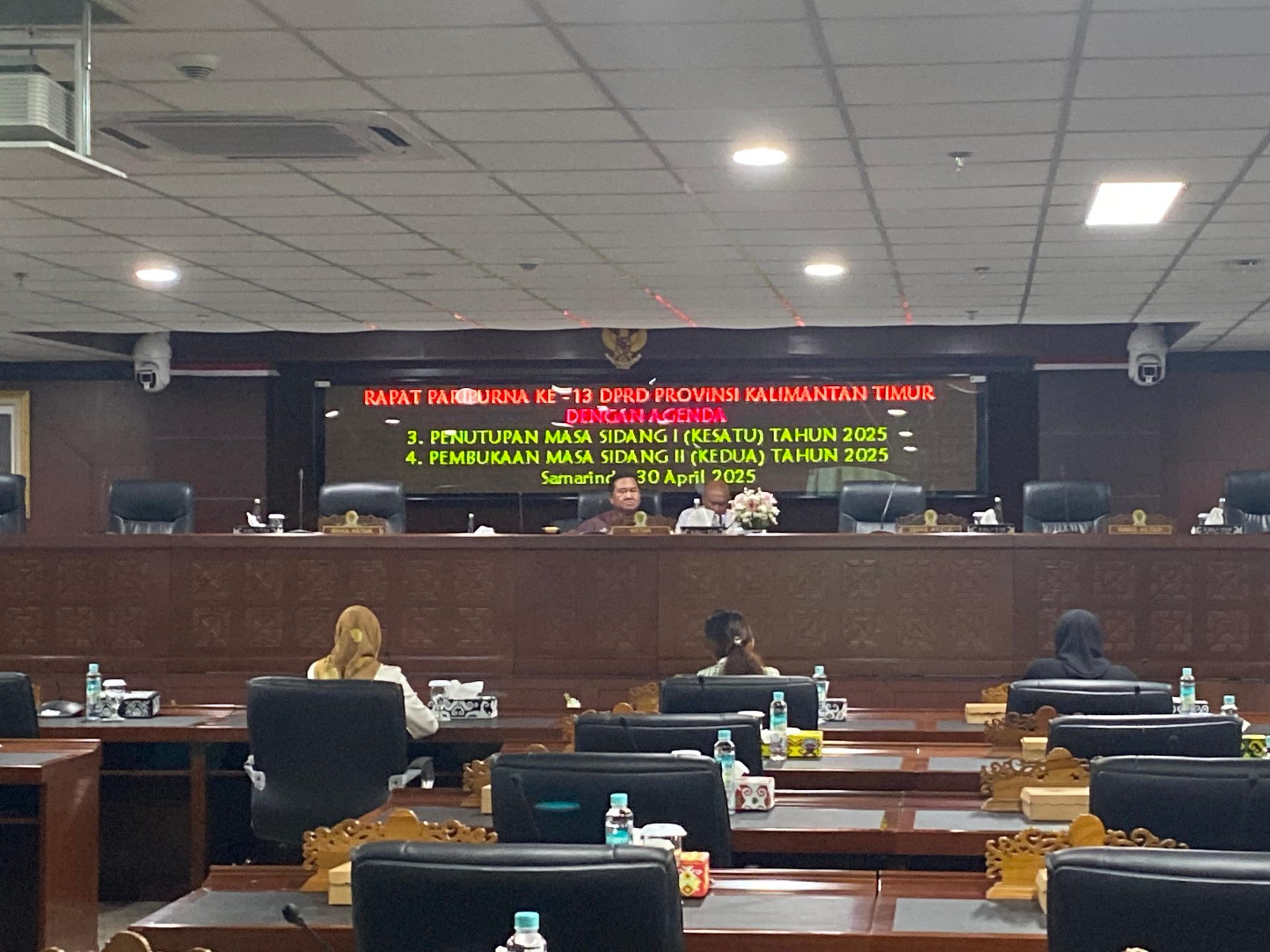 Rapat Paripurna Dipimpin oleh Wakil Ketua DPRD Kaltim, Ekti Imanuel, di Gedung D DPRD Kaltim Hari Rabu (30/4/2025).
( Foto : Din/Klausa )