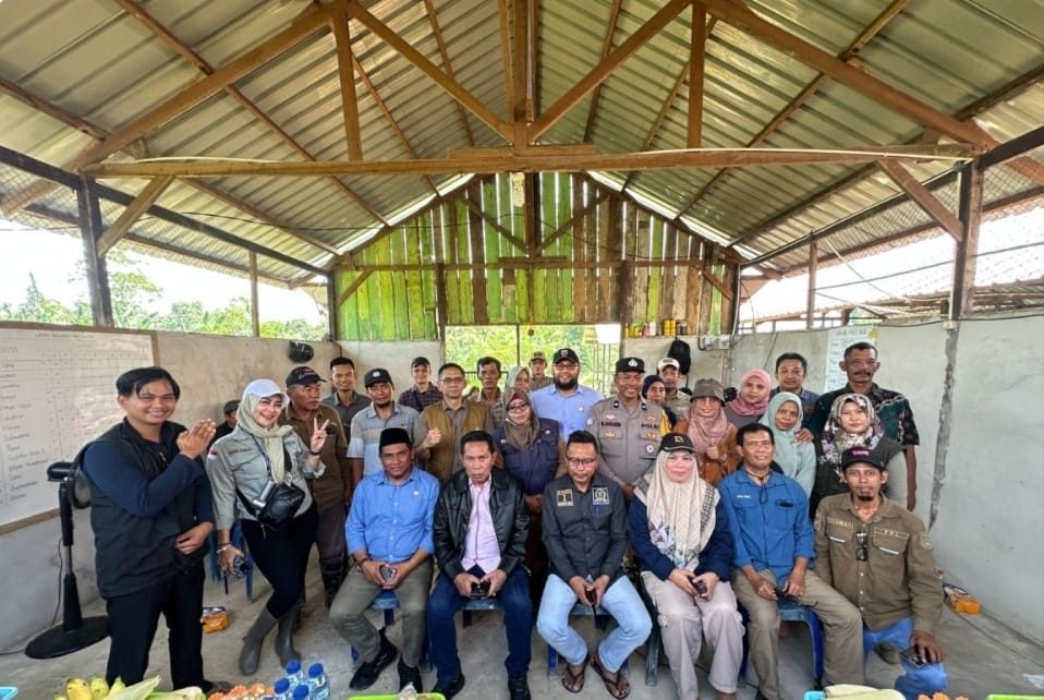 Panitia Khusus (Pansus) DPRD Kalimantan Timur (Kaltim) kunjungan lapangan (uji petik) ke wilayah utara, tepatnya di Kabupaten Kutai Timur, pada Selasa (6/5/2025).
( Foto : Istimewa )