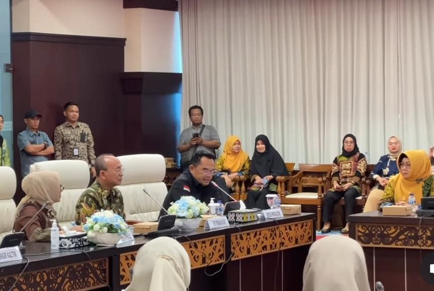 Ketua DPRD Provinsi Kalimantan Timur, Hasanuddin Mas’ud, dalam pertemuan dan diskusi bersama, Menteri PPPA RI, Arifatul Choiri Fauzi, di Pendopo Odah Etam, Sabtu (10/5/2025).
( Foto : Istimewa )