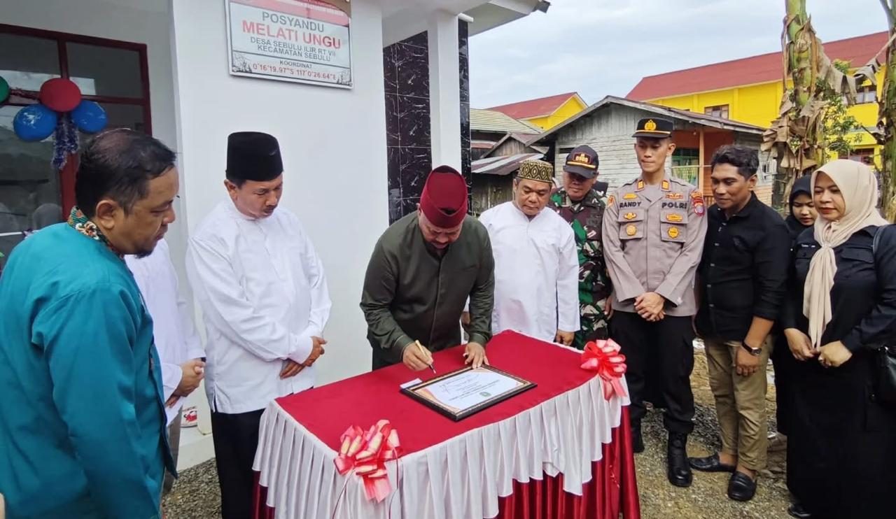 Bupati Kutai Kartanegara, Edi Damansyah, meresmikan Posyandu Melati Ungu di Desa Sebulu Ilir, Kecamatan Sebulu. (Foto: Yah/Klausa)