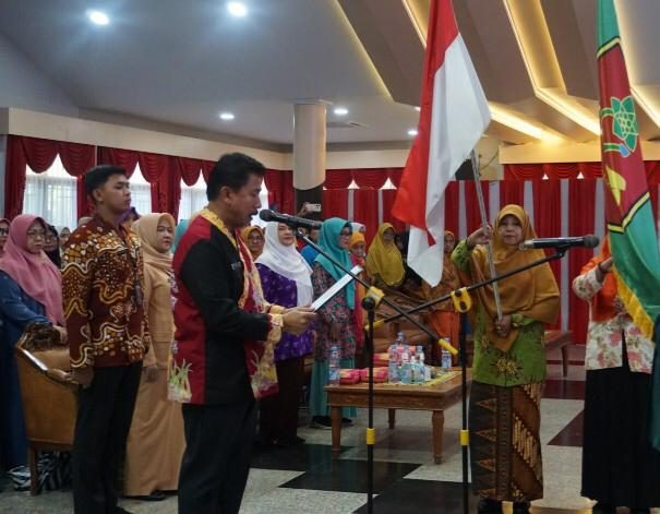 Sekda Kukar, Sunggono melantik pengurus GOW Kukar Masa Bhakti 2025-2030 pada Kamis (15/5/25). (Foto: Yah/Klausa)