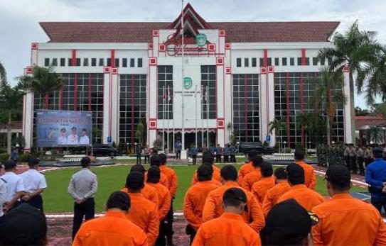 Sekda Kukar, Sunggono, memimpin upacara peringatan Harkitnas 20 Mei 2025. (Foto: Yah/Klausa)