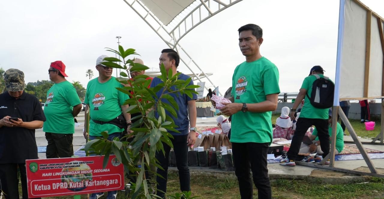 Apel Bersama Aksi Bersih Sampah Plastik dan Penanaman Pohon di Taman Tanjong, Minggu pagi (8/6/2025). (Foto: Yah/Klausa)