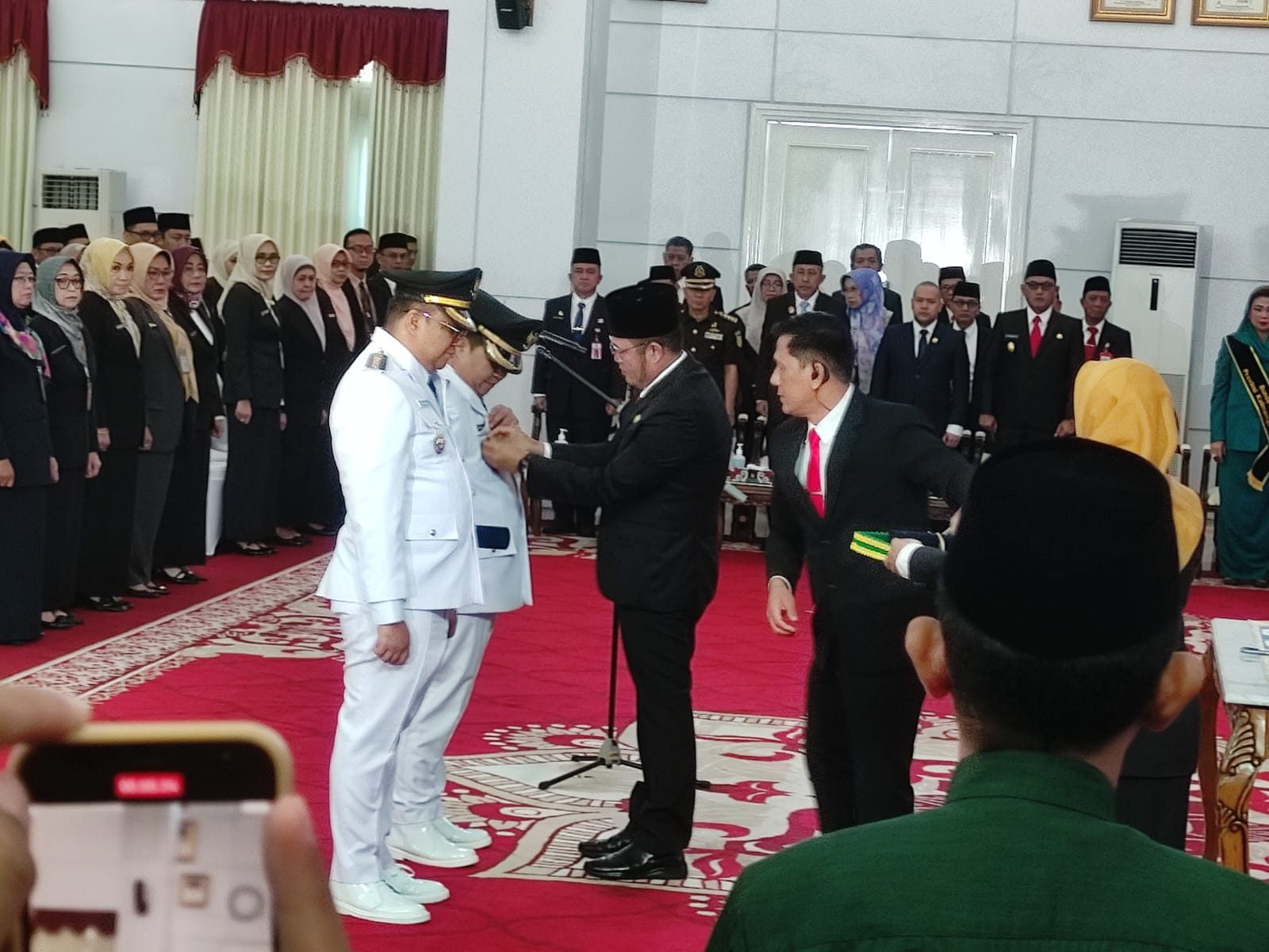 Gubernur Kalimantan Timur, Rudy Mas'ud, Melantik pasangan Bupati dan Wabup Kutai Kartanegara, Aulia-Rendi.
( Foto : Din/Klausa )