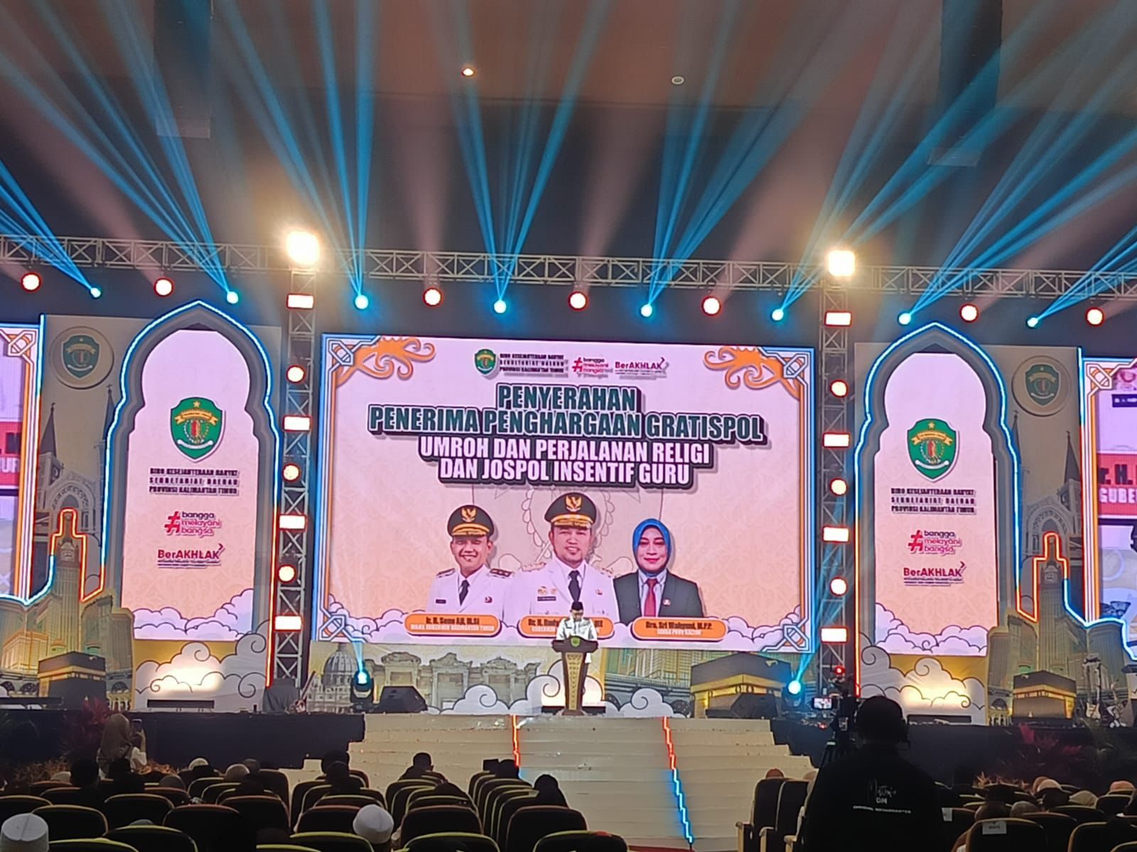 Gubernur Kaltim Rudy Mas'ud dan Wagub Kaltim, Seno Aji Saat Sambutan di Convention Hall Sempaja, Samarinda, Rabu (25/6/2025). (Yah/Klausa)