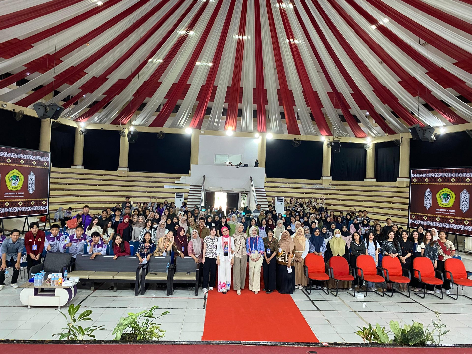 Fakultas Psikologi Universitas 17 Agustus 1945 (Untag) Samarinda menggelar seminar psikoedukasi di Auditorium HM Ardans, Jalan Juanda.
( Foto : Istimewa )
