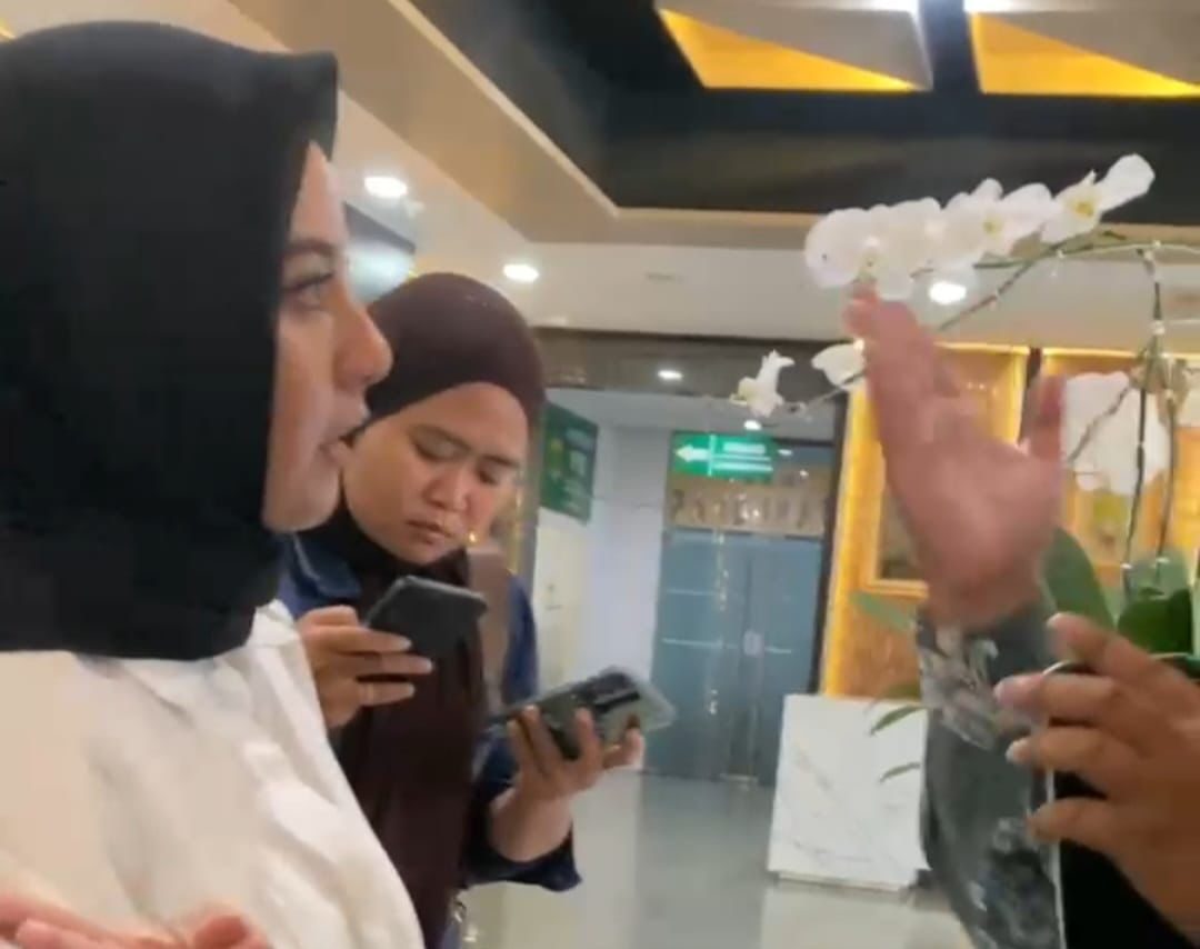 Tangkapan layar saat ajudan Gubernur Kaltim, Rudy Mas’ud meminta identitas wartawan untuk ditandai hanya karena ingin wawancara dengan Gubernur. (Ist)