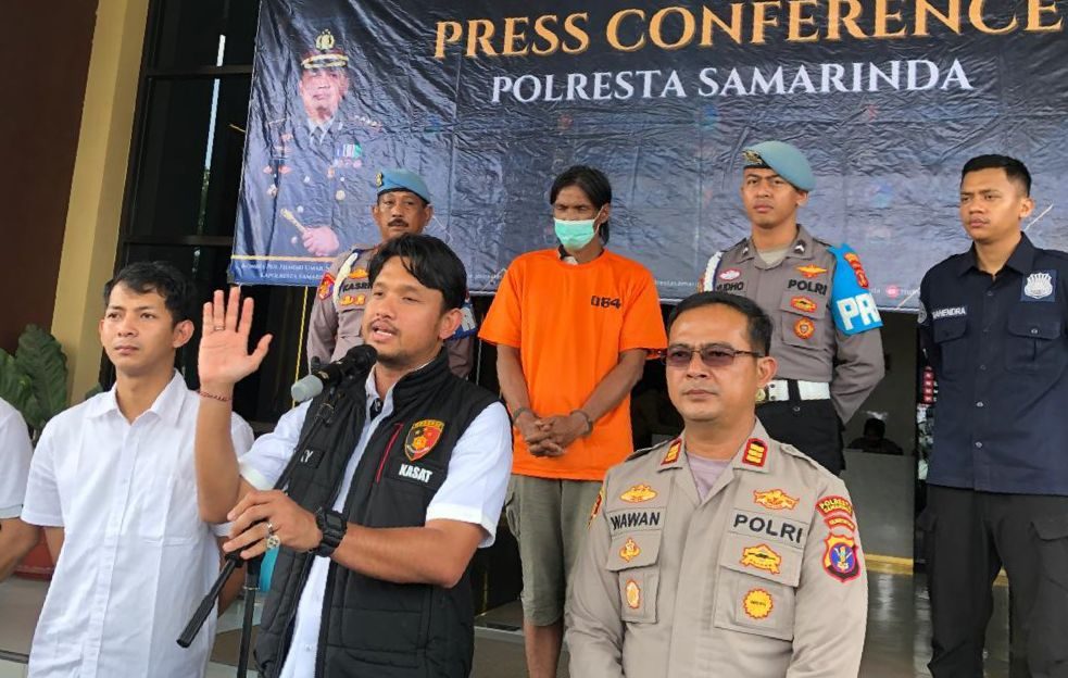 Konferensi pers terkait Kasus jukir melakukan pemukulan terhadap seorang ojol pada Rabu (30/7/2025). (Yah/Klausa)