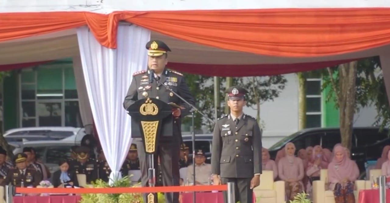 Kapolresta Samarinda Kombes Pol Hendri Umar, memimpin langsung upacara HUT Polri ke 79 di Lapangan GOR Kadrie Oening Sempaja.
( Foto : Istimewa )