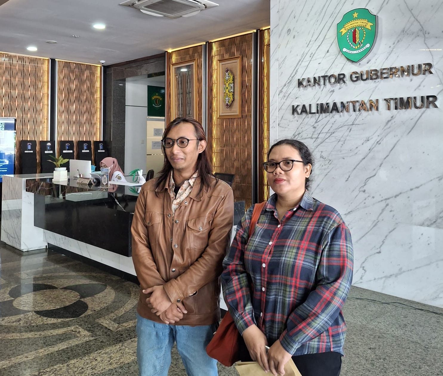 Irfan Ghazy, LBH Samarinda dan Mareta Sari, Dinamisator JATAM Kaltim.
( Foto : Istimewa )