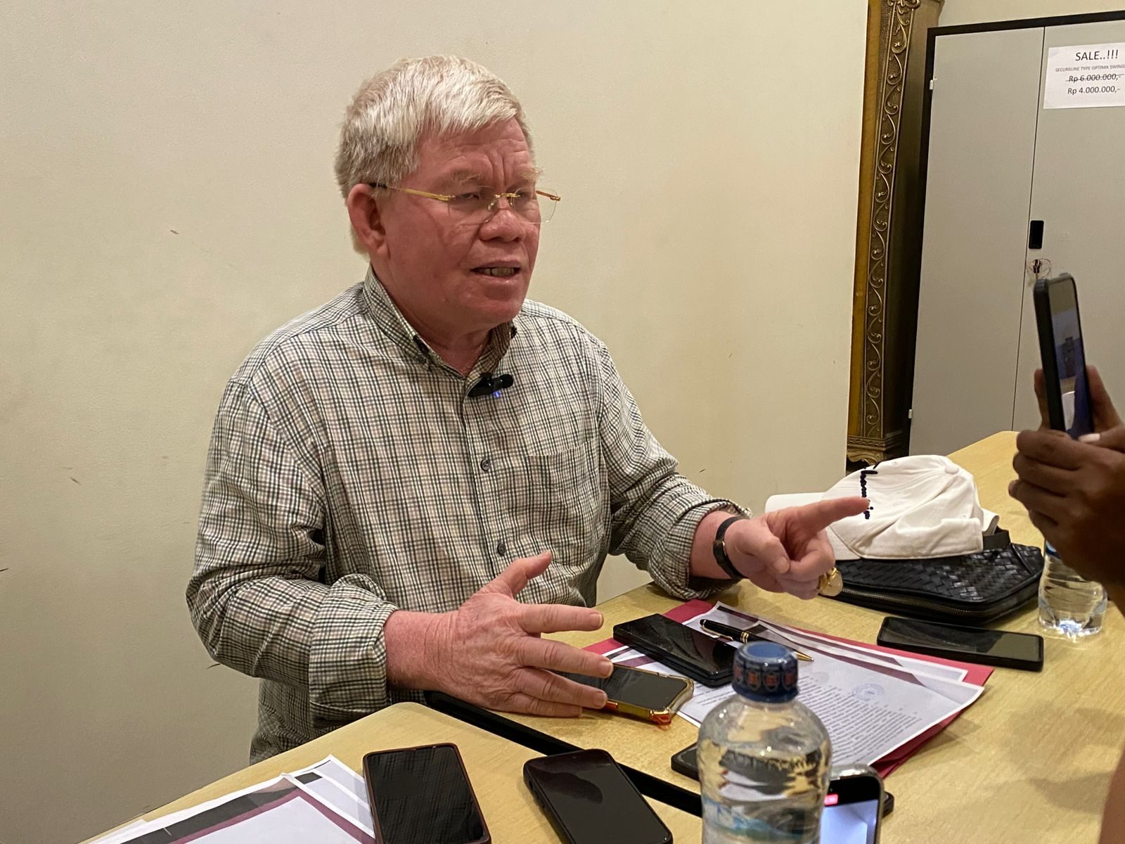 James Bastian Tuwo, saat ditemui untuk memulihkan nama baik.
( Foto : Din/Klausa )