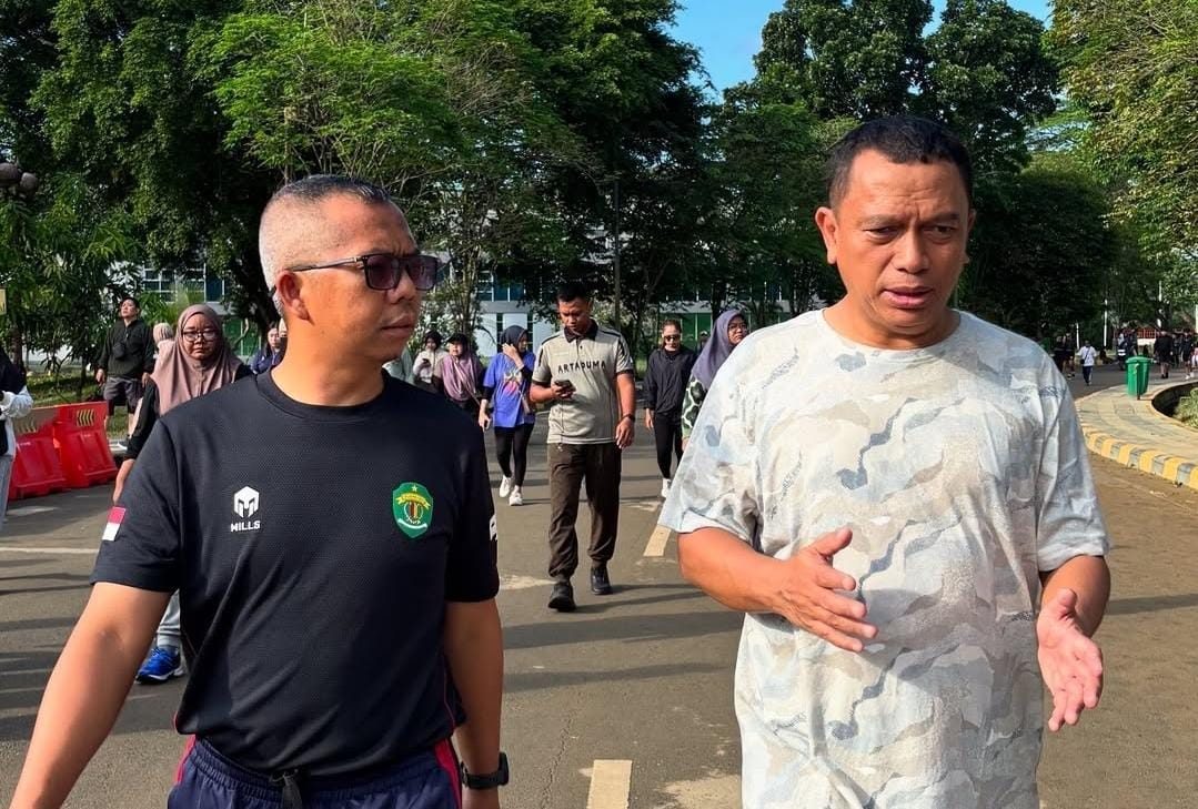 (Kiri) Kepala Bidang Peningkatan Prestasi Olahraga Dispora Kaltim, Rasman Rading. (Foto: Wan/Klausa)