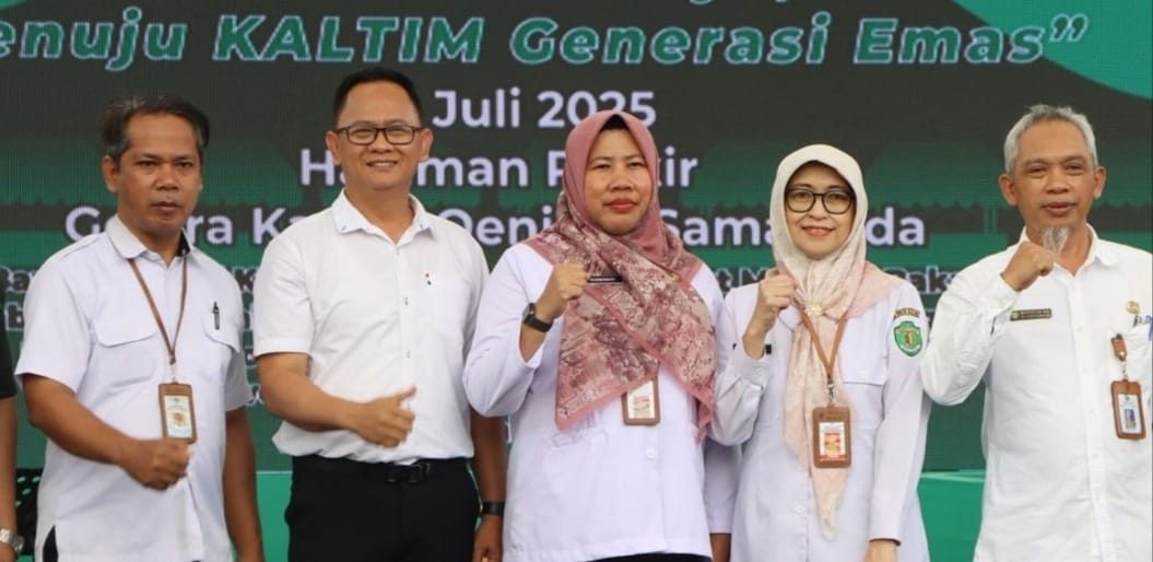 Sekretaris Dinas Perindustrian, Perdagangan, Koperasi, dan UKM (DPPKUKM) Kaltim, Warsito, menutup gelaran UMKM Festival 2025, di GOR Kadrie Oening, Samarinda.
( Foto : Din/Klausa )