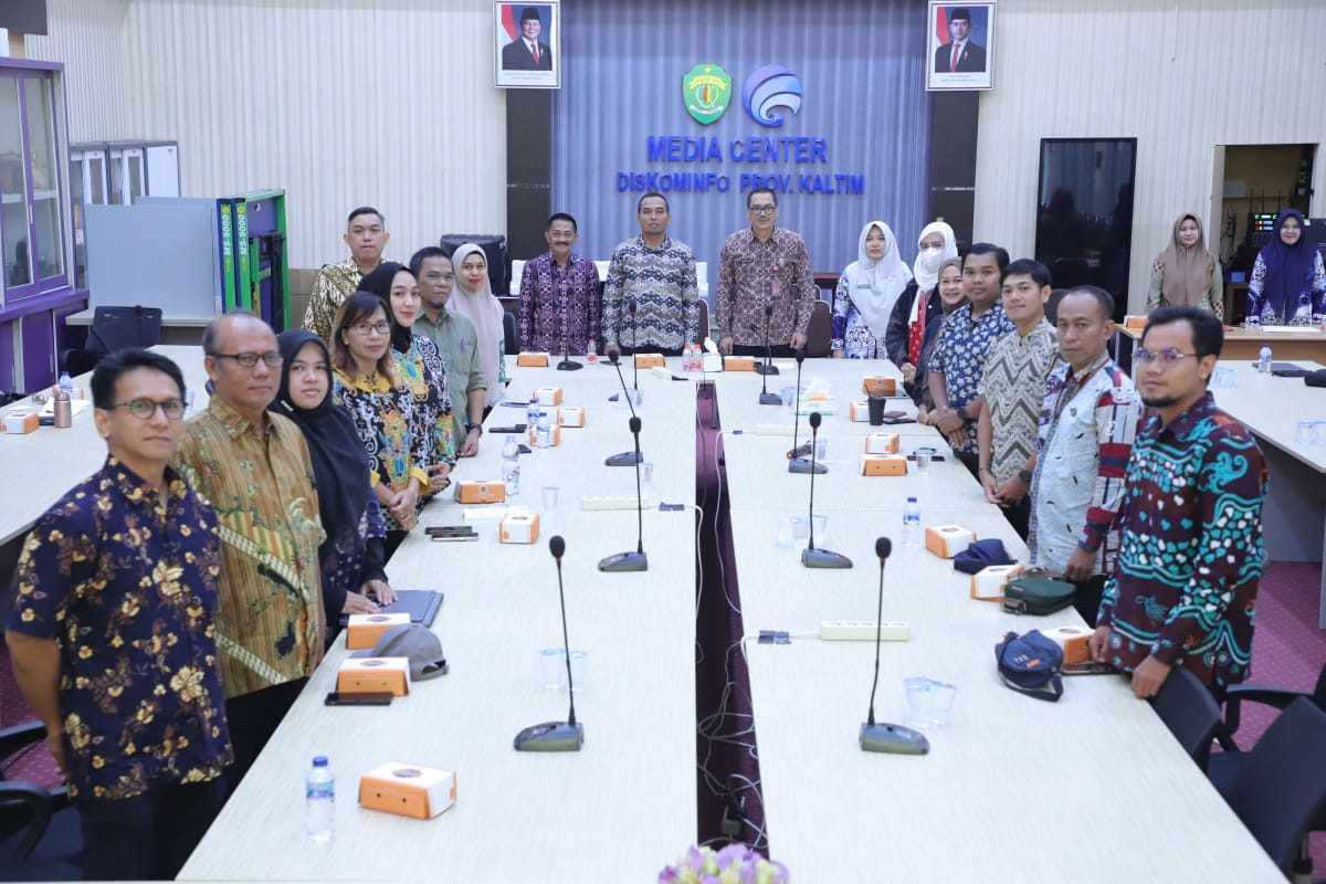 Kepala Diskominfo Kaltim, M. Faisal, menggelar Forum PPID kabupaten/kota se-Kaltim tahun 2025.
( Foto : Istimewa )
