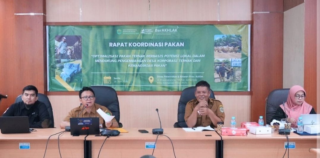 Kepala DPKH Kaltim, Fahmi Himawan, memimpin Rapat Koordinasi Pakan.
( Foto : Istimewa )
