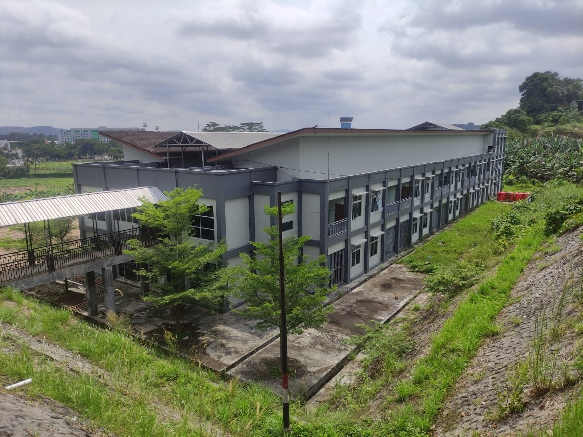 Bangunan asrama di SMAN 16 Samarinda yang akan digunakan sementara untuk program Sekolah Rakyat 
( Foto : Din/Klausa )