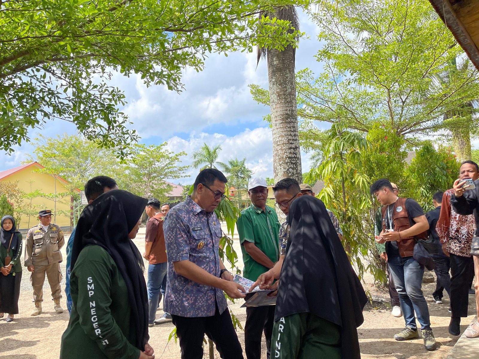 Pemkot Samarinda dalam kunjungannya ke SMP Negeri 31 Simpang Pasir, Kecamatan Palaran Jumat (1/8/2025). (Foto: Yah/Klausa)