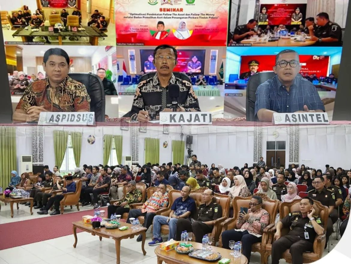Seminar Nasional dalam rangka peringatan HUT Kejaksaan RI ke-80, yang digelar Kejaksaan Tinggi Kaltim dan Fakultas Hukum Unmul, di Ruang serbaguna lantai 4 Rektorat Unmul.
( Foto : Kejati Kaltim)