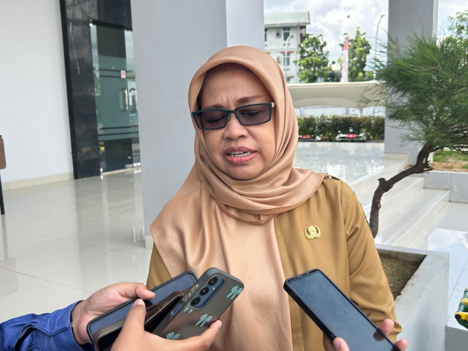 Kepada Dinas PTPH Kaltim, Siti Farisya Yana. (Din/Klausa)