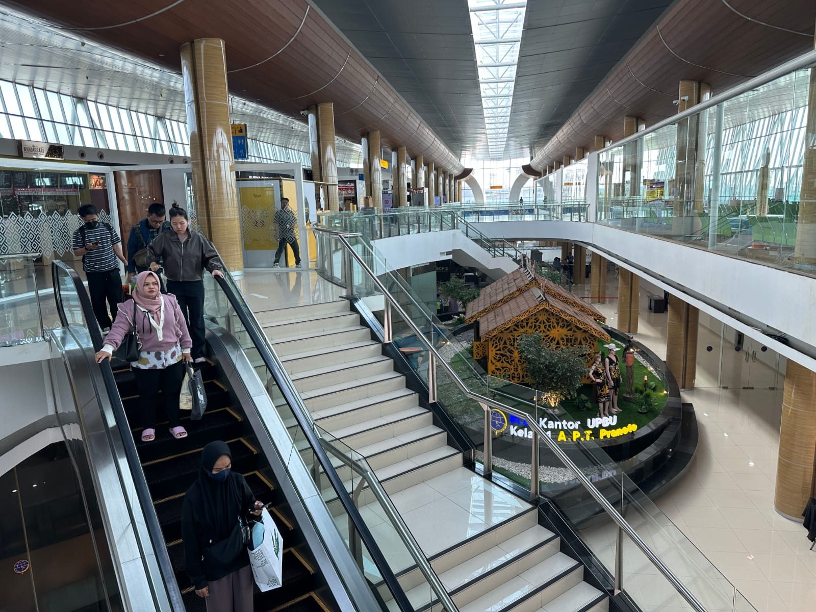 Potret kondisi dalam bangunan Bandara APT Pranoto Samarinda. (Istimewa)