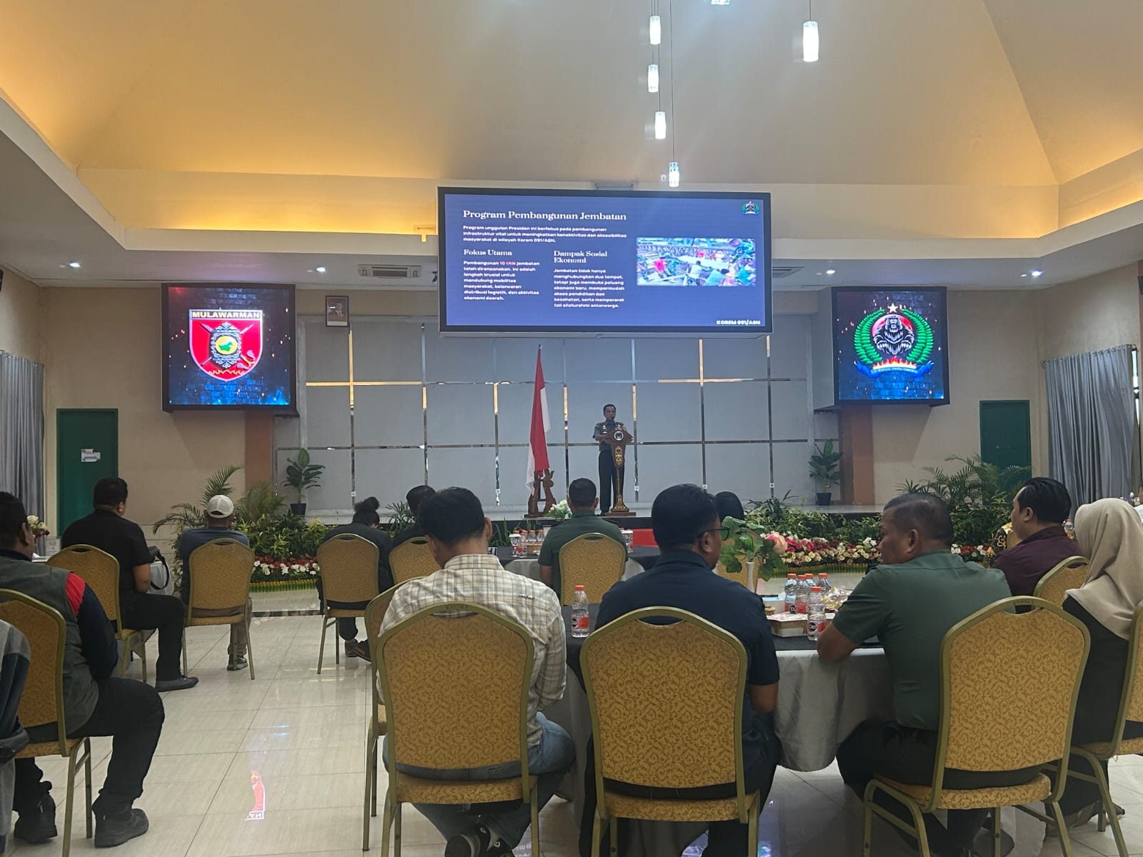 Danrem 091/ASN, Brigjen TNI Anggara Sitompul saat Pidato dalam agenda Coffe Morning bersama kalangan wartawan. (Din/Klausa)