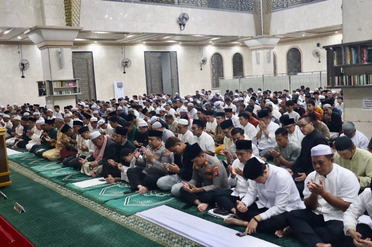 Gerakan Salat Subuh Berjamaah di Masjid Nurul Mu’minin, Kompleks Kantor Gubernur Kaltim, Samarinda, Jumat (20/2/2026).