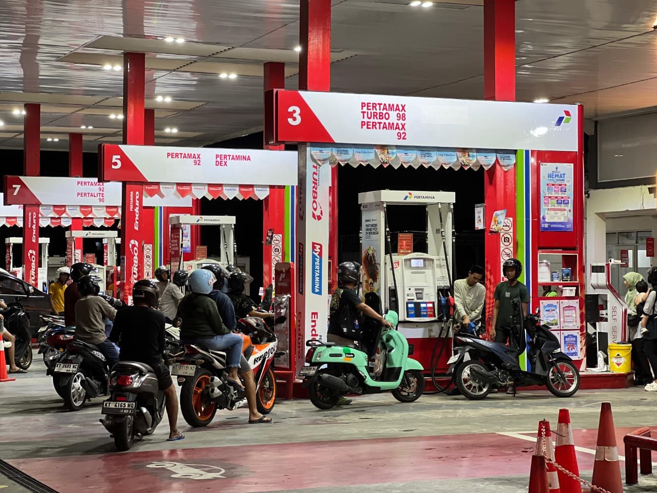 Situasi antrian pengguna BBM di salah satu SPBU di Kalimantan Timur. (Dok: Pertamina Patra niaga)